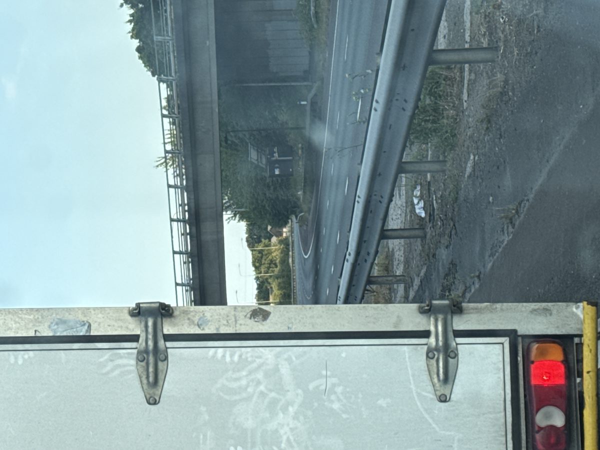 Heavy traffic on the M6 at Between J29 and J28 — photo from the scene